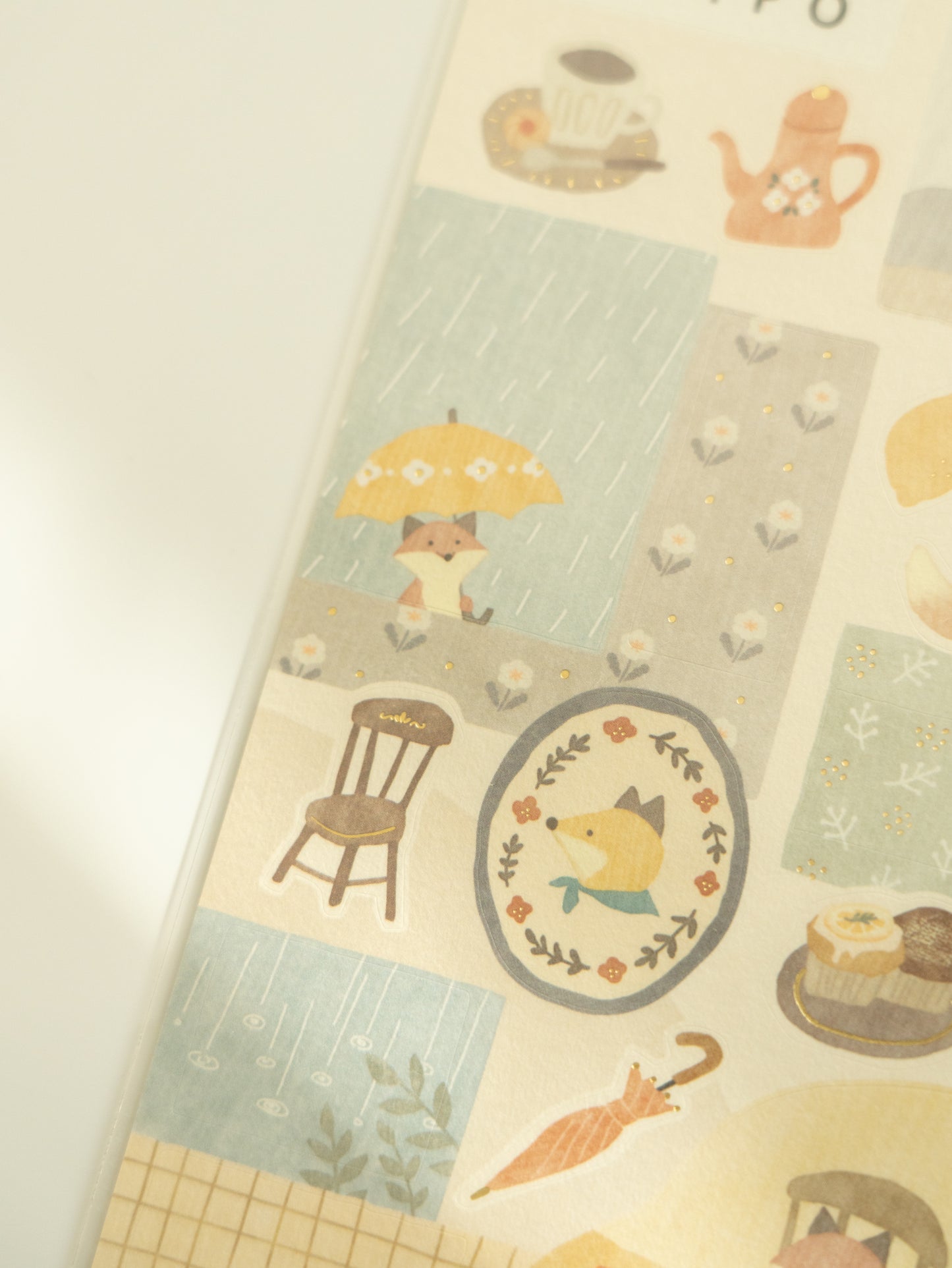 Mind Wave Lämpö Sticker Sheet: Fox and Rain